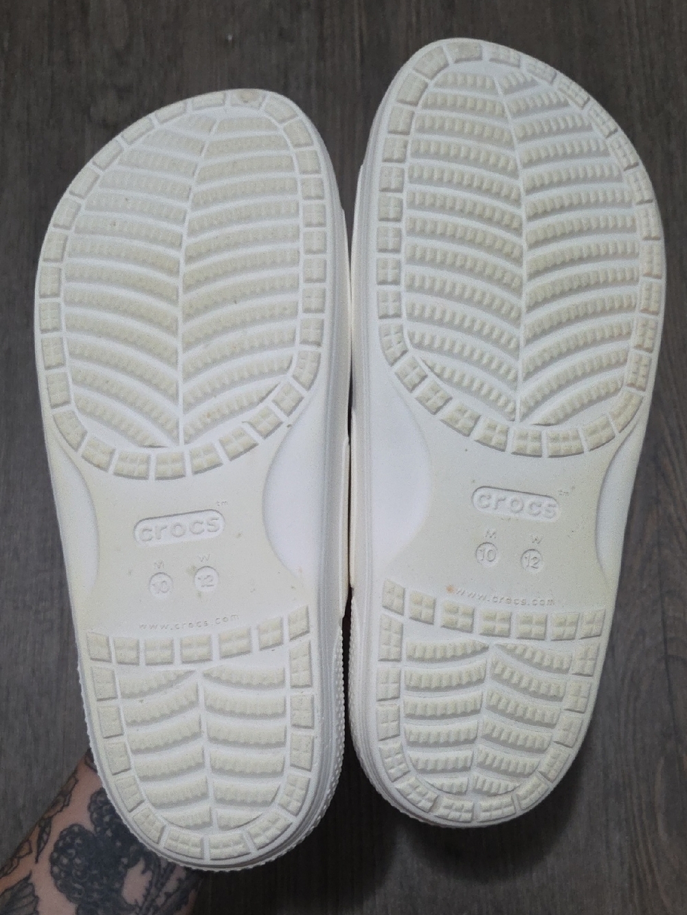 CROCS Classic White Slide Sandals - Picture 10 of 11